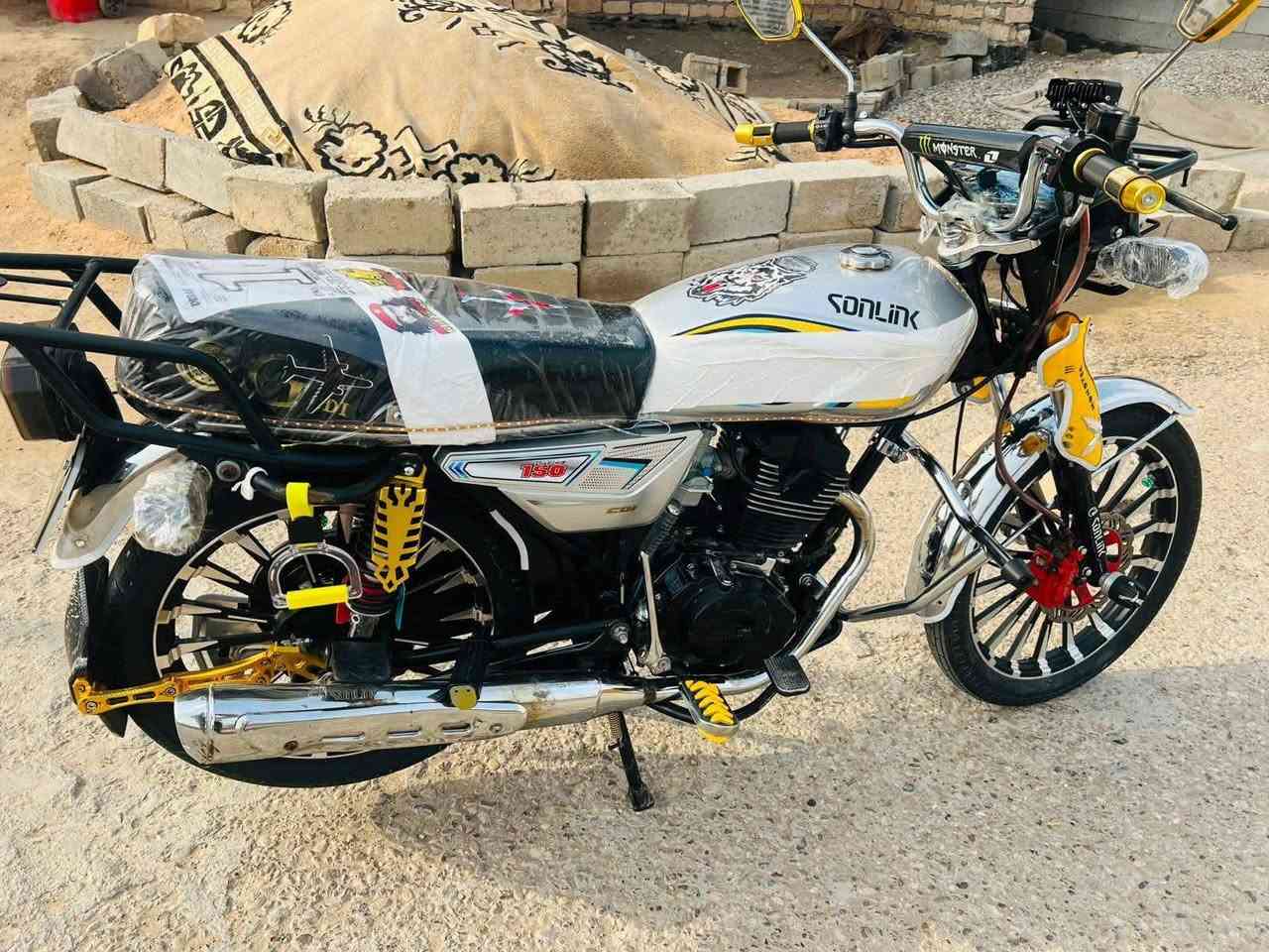 السلام عليكم دراجه ايراني موديل 25لون رصاصي محرك 150اكفلك دراجه من تاير امامي لتاير خلفي سعر دراجه 750وبيه مجال بصيط +***********
