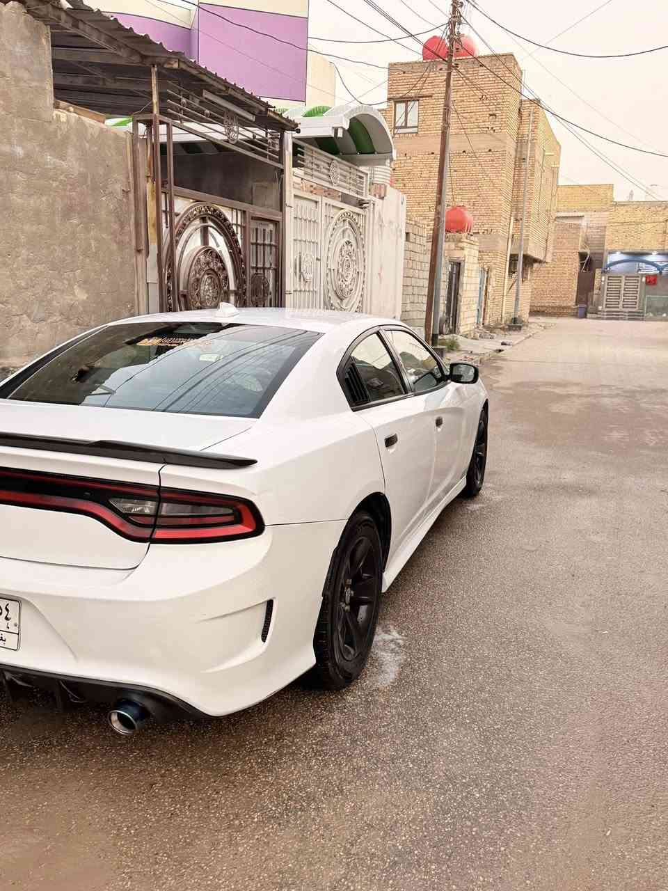 السلام عليكم جارجر 2015بدون ارباك مصبوغ لجاملغ والباب لسدر ولباب لخلفي مبدل بلادي وربع بالجاملغ لخلفي جهت لسدر 
بيع او مراوس باوبامه حديثه لون ابيض اصل اتصال ع رقم
*********** ع الوات ساب او ع الخط
