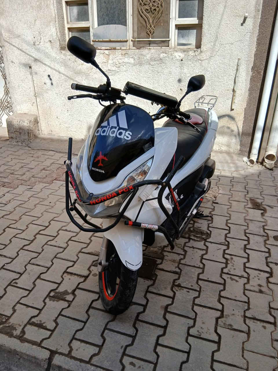 دراجه pcxجيل الاول  الدراجه  ياباني محرك. ( 150) ( jf )كفرات ابلاديهه رمبه موديل 2016
حساس ازدحام حرف A
دراجه كامله أستان كهربائي   لا تبخير. ولاتنقيص الدراجه مكينه لوك شلعه معدل خير من الله  احلا من الصور مال جناي المكان بغداد الكرخ  دراجة مكفوله اي نقص مابيه السعر( مليون 450)
وبيه مجال الاتصل
***********
