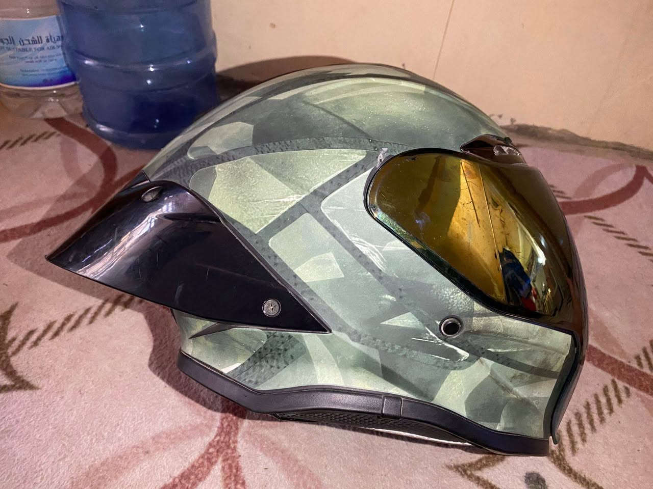 خوذه جديده قياس xl هيه و السماعه و جامتين شفافه و مضلل
السعر 90 الف مكاني مدينة ألصدر 
رقمي ***********
