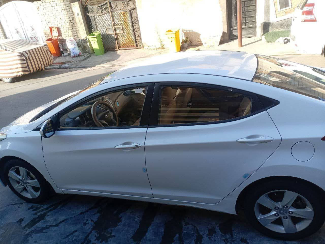 مكلف بالنشر موجود الرقم للاستفسار 

السلام عليكم النترا 2012 خليجي رقم بغداد مشروع وطني . بيه صبغ بالجاملغ الايمن الامامي اثر طخه بسيطه  واليسره اثر شخوط. بدون ضربه وشويه بالدوسه صبغ . السيارة مكينه 1600 كير محرك تبريد كله مكفول وشغال. اشاره بالمرايه . سياره جاهزه من كل النواحي. السعر 102 وبي مجال للاستفسار ***********
