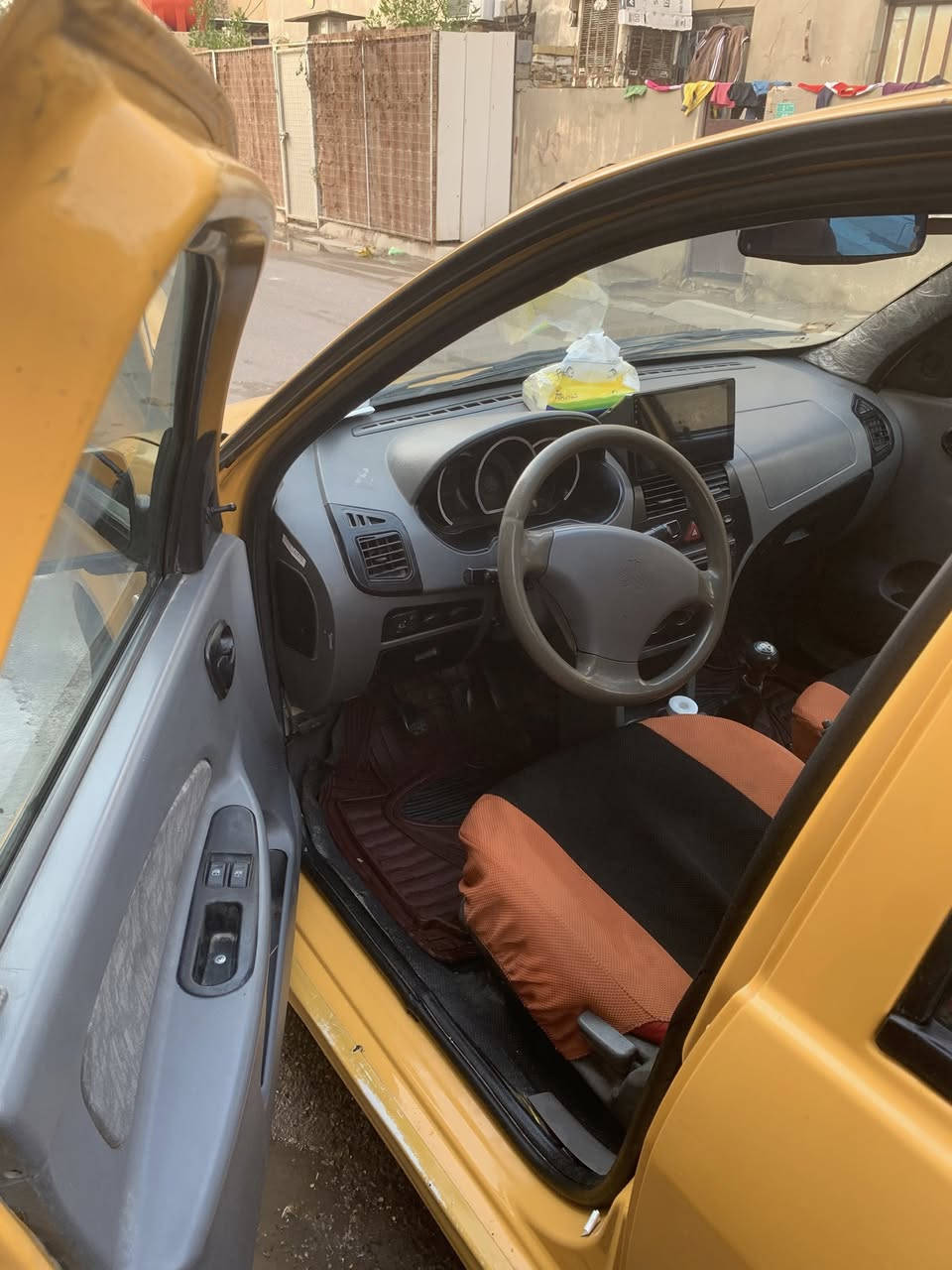 السلام عليكم عندي سيارة طيبة للبيع موديل ٢٠١٦ السيارة كامله تبريد شغال الصدر نص عمر نظيفة مابيه خياس بس بيه بنيد مبدل والمحرك بي تنقيص لتر من التبديله للتبديله يعني شي قليل السعر 38 ورقة وبيه مجال بسيط  رقم التلفون ***********
