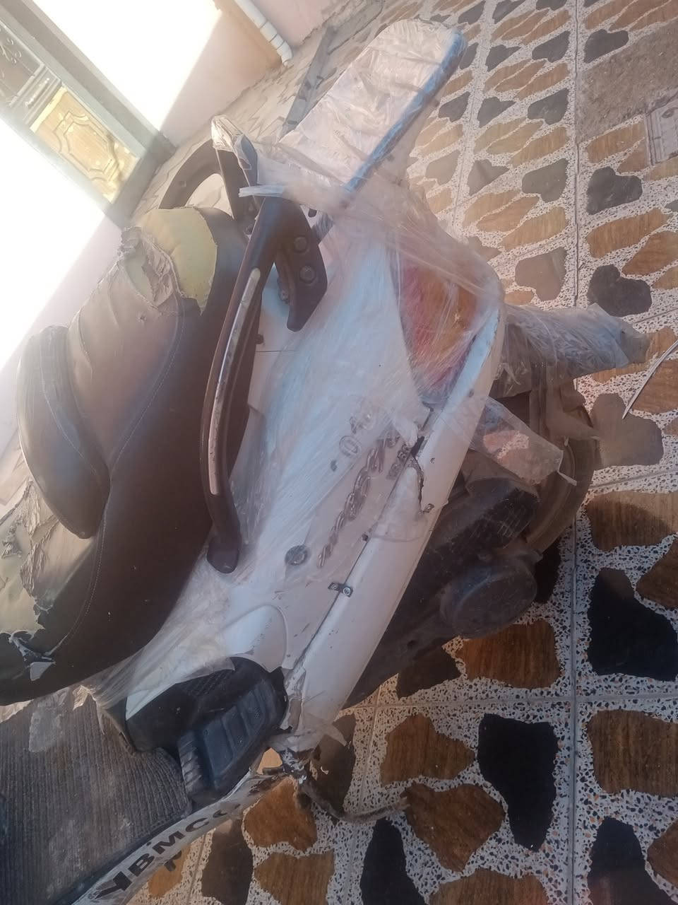 السلام عليكم دراجة للبيع شغال كل عيب ما بي 
تشغيل عن بعد ريمونت صافرة متل سرقة 
مكينة نضيفة ما يصرف سعرة 150الف

رقمي. ***********
