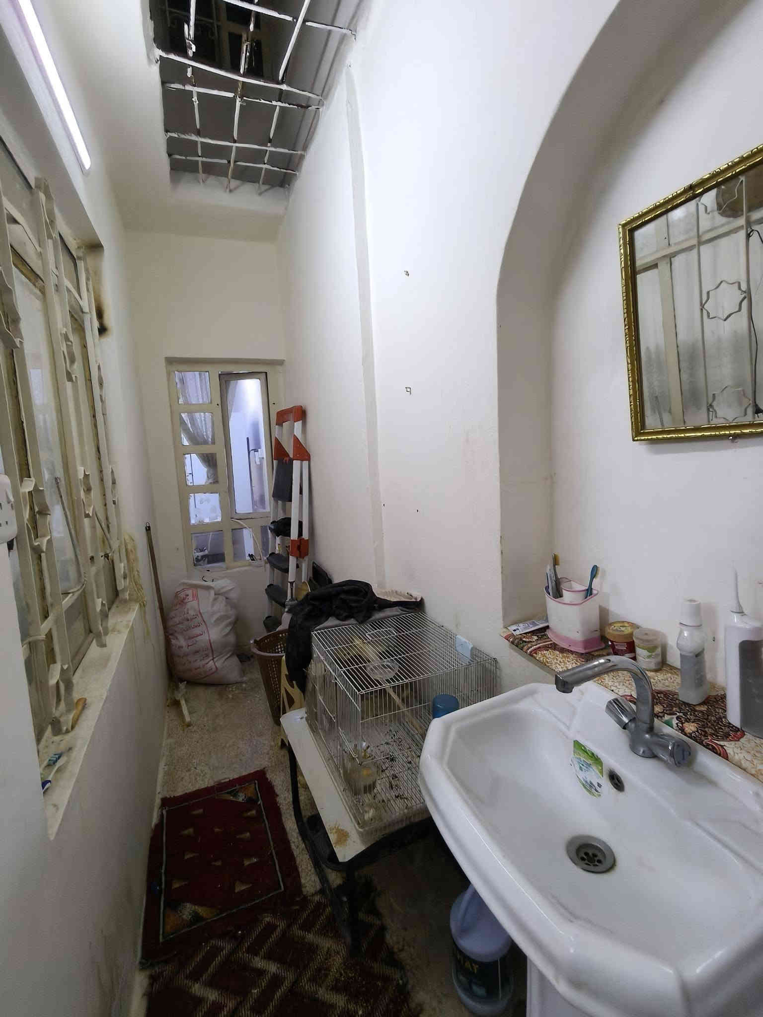 ♦️للبيـــع  .. للبيـــع 
♦️ دار للبيـــع / حي الامن  قريب من جامع اليمامة   .
♦️ المساحه 180 متر 
♦️ الأبعاد ( 9 * 20 )  شروق
♦️ #شارع_تبلبط_12_متر 
♦️ طابقين 
♦️ ط١ / كراج كبير  وحديقه ومطبخ وهول واستقبال وغرفتين نوم وصحيات مع درج داخلي وخارجي  .
♦️ط٢ /  مطبخ سيراميك وغرفتين نوم وهول وصحيات ومخزن وبيتونة السطح كاشي .
♦️ سند طابو الزهور مكاتبة مع #الشرعي مباشر   .
♦️ السعر / #اكتب_تم
♦️للاستفسار الاتصال على 
♦️ ***********
‏♦️ ‪***********‬‏
♦️ *********** 
#مكتب_عامر_الوكيل_للعقار
