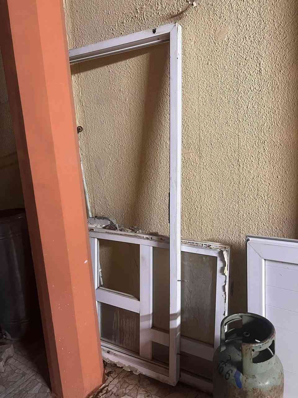 سلام عليكم عندي باب وشباك PvCللبيع


**إذا كنت صاحب هذا الإعلان وتريد حذفه لأي سبب، رجاءا أرسل رسالة إلى الدعم الفني**