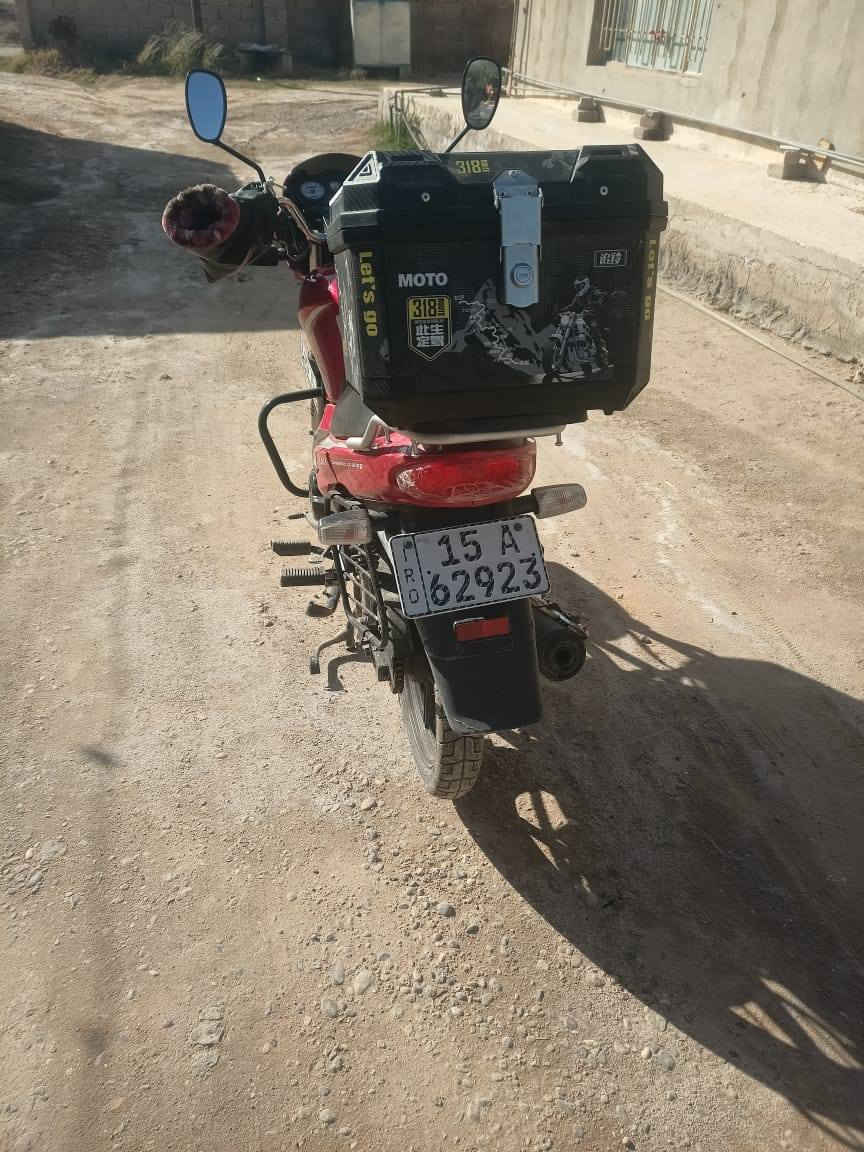 السلام عليكم ورحمة الله وبركاته موطور سايم موديل 2022 بعده جديد نظافه واحد على واحد ماصارلي 8 اشهر من اشتريته والسنويه بل2030 تنتهي مكاني الصقلاويه و الخالدية السعر 2،200 مليونين و200
***********
