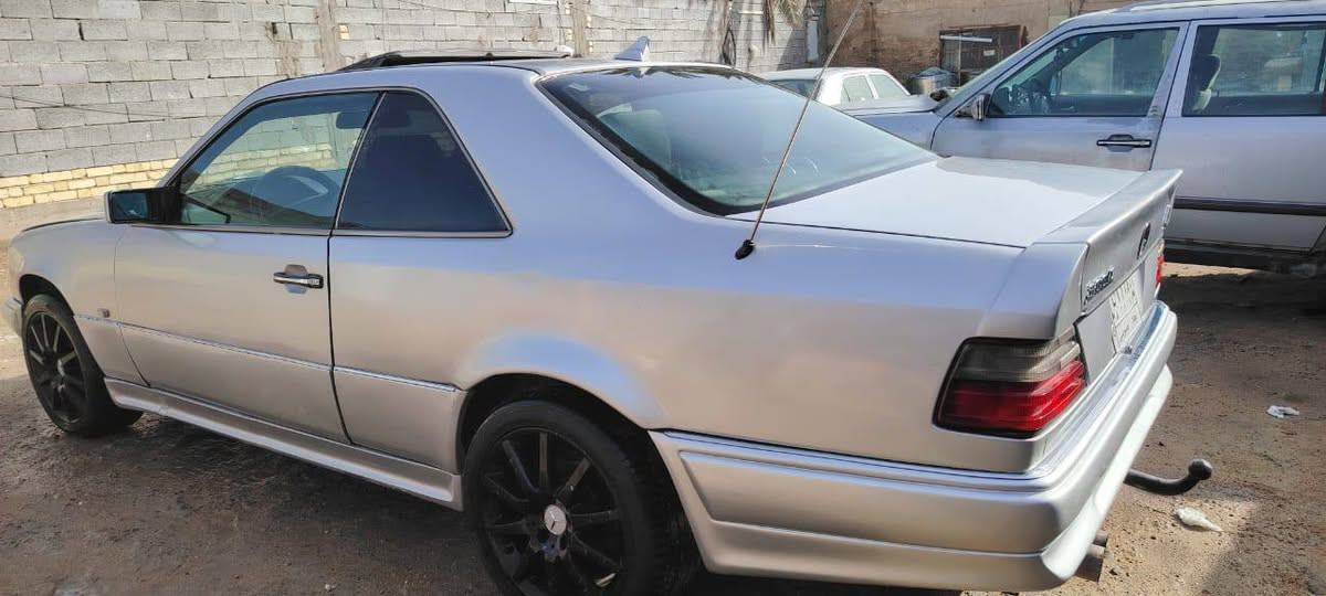 مارسدس بيبي دب كوبي موديل ١٩٩٢ بلادية بغداد مداور شوكة ميعجبك محرك وكير واكسل AMG ويل رياضي ١٧ تو سايز تخم تاير باتري جديد سرعة ٢٦٠ ستيرن رياضي حدادية مضبوطة كهربائيه فول دبل مروحة دبل فيت بم سلايت شغال طكتين السايرة متعوب عليه السعر ٦٥ ورقة وبيه مجال قليل مكانه نجف رقم الهاتف ***********
