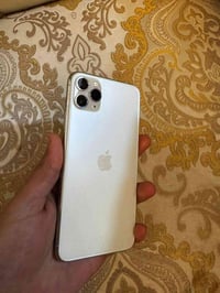 ايفون 11 برو ماكس ذاكرة 256 كلة بلادي شرط مبدل شاشة فقط  07722202398 0...