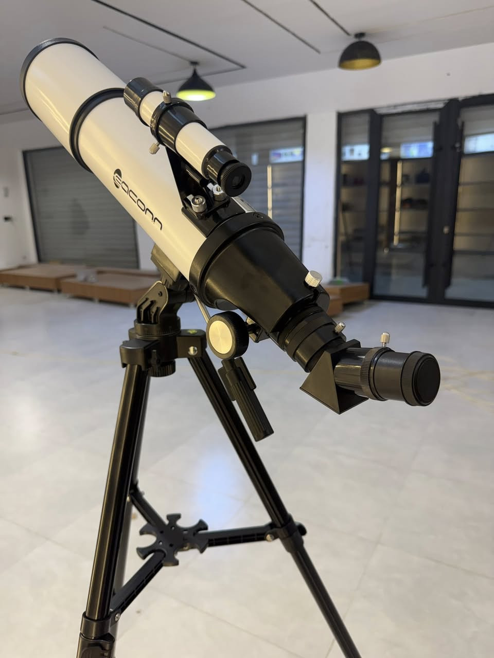 تلسكوب جديد ما مستعمل هو ملحقاته كامل ابيعا يل يريده يدخل خاص وتساب ***********
