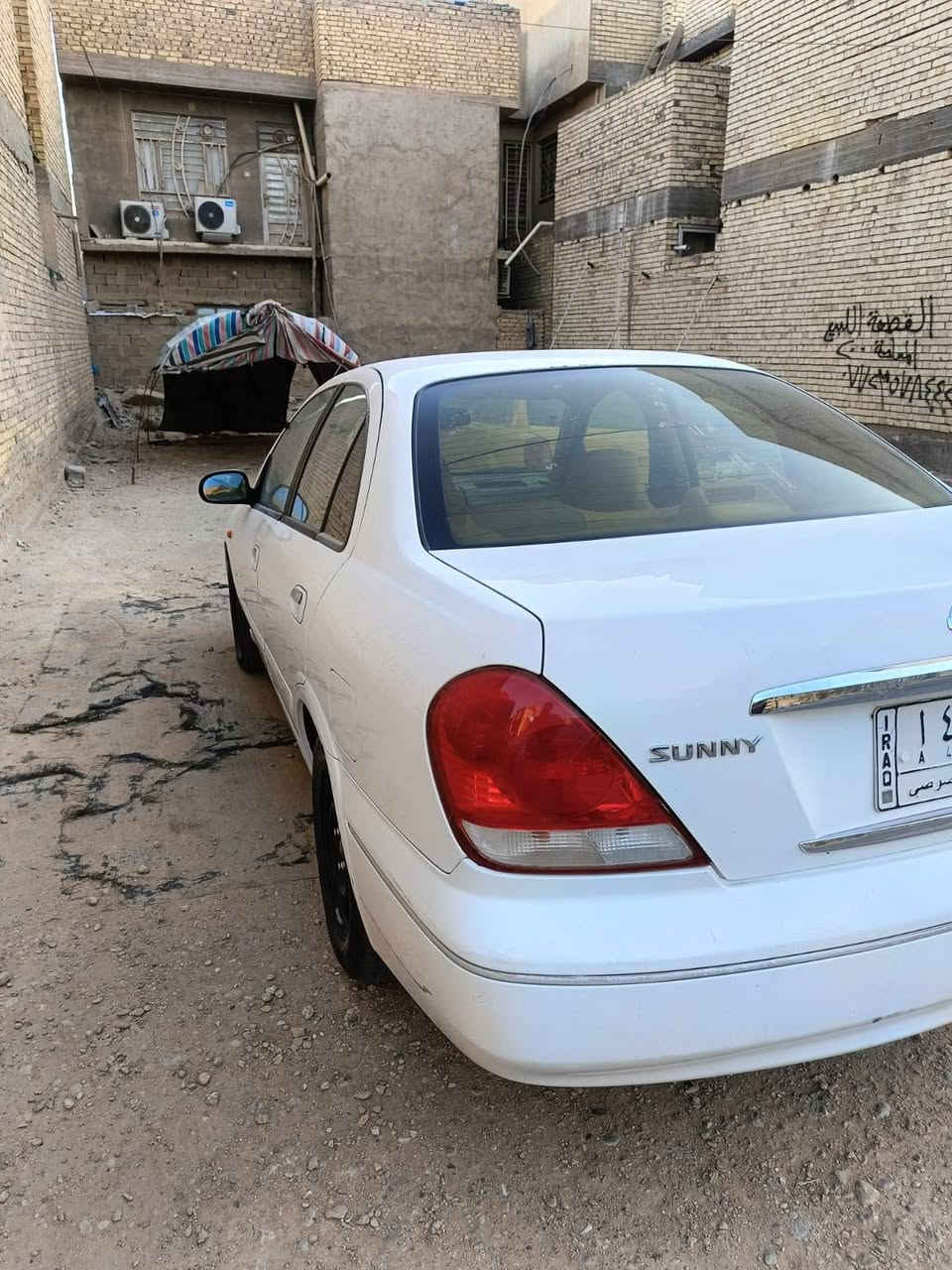 السلام عليكم نيسان صني ياباني أصلي موديل 2009 بيه صبغ فقط الباب إلي خلف السائق السياره جاهز محرك كير حداديه تبريد ***********
