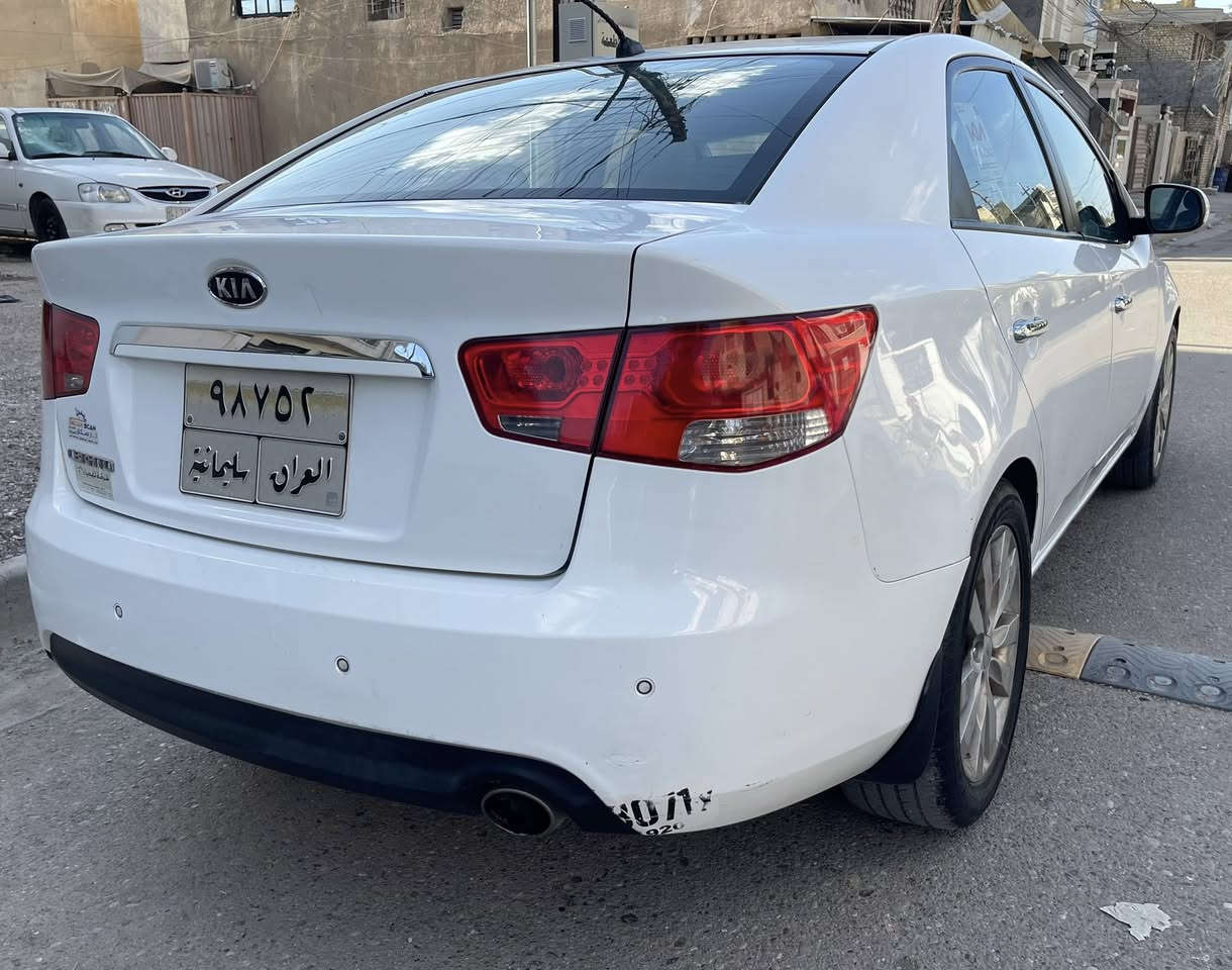 السلام عليكم
سيراتو 2012 خليجي رقم سليمانيه تحويل مباشر تحكمات شفتات مري شفط اشاير جانبيه حساس خلفي بيها باب خلفي صبغ فقط بدون دواخل
مكان السياره بغداد الدورة
السعر 97  بي مجال 
اتصال /***********
استفسار اتصال ع الرقم
@إشارة
