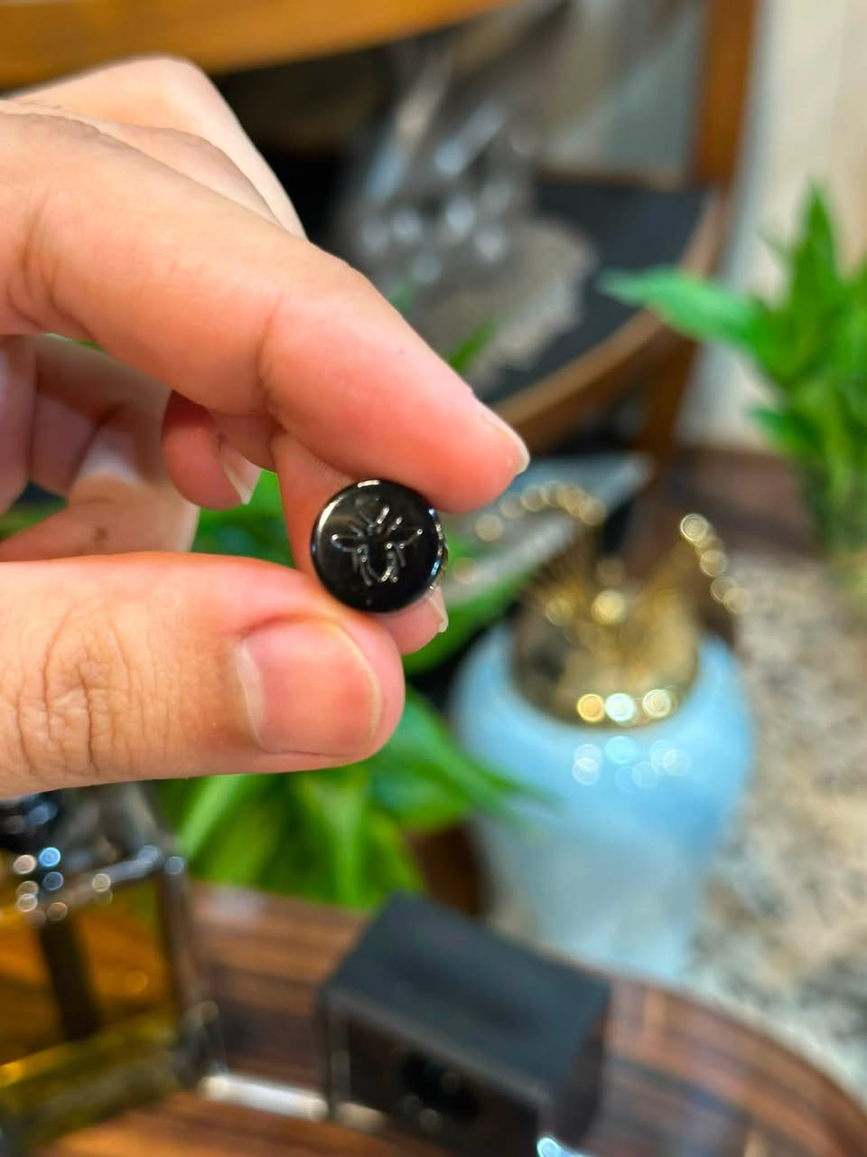 السلام عليكُم ♥️🤍

ديور هوم انتنس "اصدار 2017" 150ML 
كامل ممستعمل فقط رشتين بعده جديد 

مكاني : مكاني بغداد 
السعر: 275$   (150 مـل ) 🫡


**إذا كنت صاحب هذا الإعلان وتريد حذفه لأي سبب، رجاءا أرسل رسالة إلى الدعم الفني**