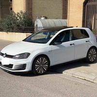 عربى/کوردی فولکس واغن کولف, 2017 سعر : 125 وةرقة بيها مةجال ضرر:2 قطعة...