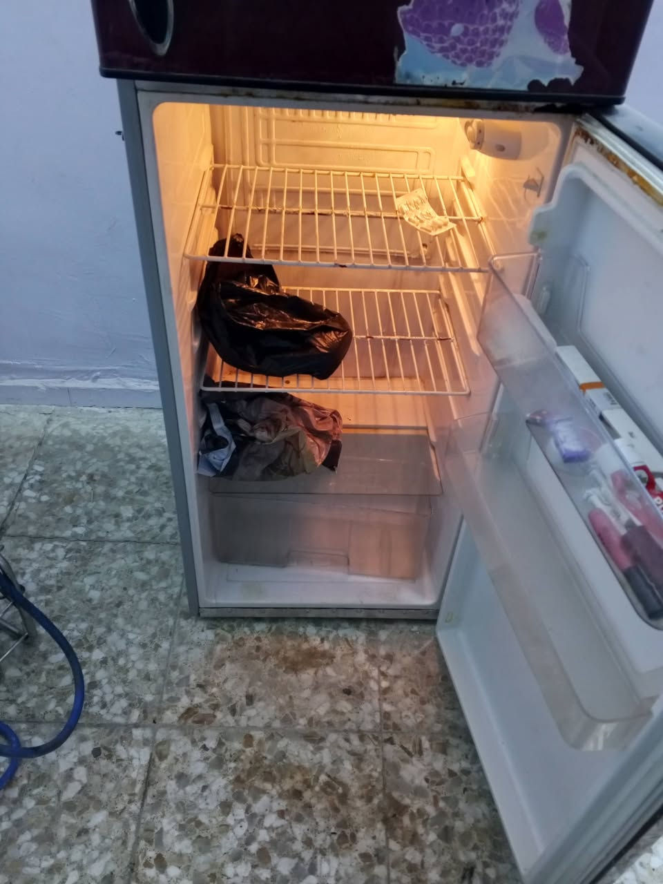 سلام عليكم ثلاجة صغيرة نضيفه مال بيت سعرها اب 120 وبيه مجال مكاني الاحسينيه مال  
***********
