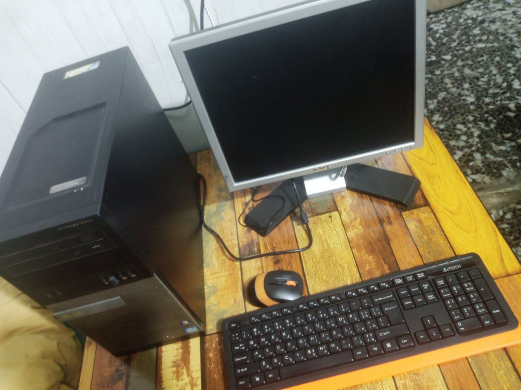 سلام عليكم حاسبه للبيع 
تشغلك اغلب الالعاب وتخدمك دراسه و شغل
المواصفات:
i7 جيل ثالث
رام 12gb
كرت 1050ti
هارد 1tb hdd
السعر 180 فقط الكيس 
 موجود وياه شاشة + كيبورد + ماوس وايرلس نوعية تخبل +تحويلة hdالى vga 
كل ذني تصير ب230 واني بس الكيبورد والماوس ماخذهن ب30 لان وايرلس ثنينهن
يعني متلكون بهيج سعر 
مكاني بغداد شارع فلسطين
للتواصل واتساب فقط مامتواجد ماسنجر 
***********
