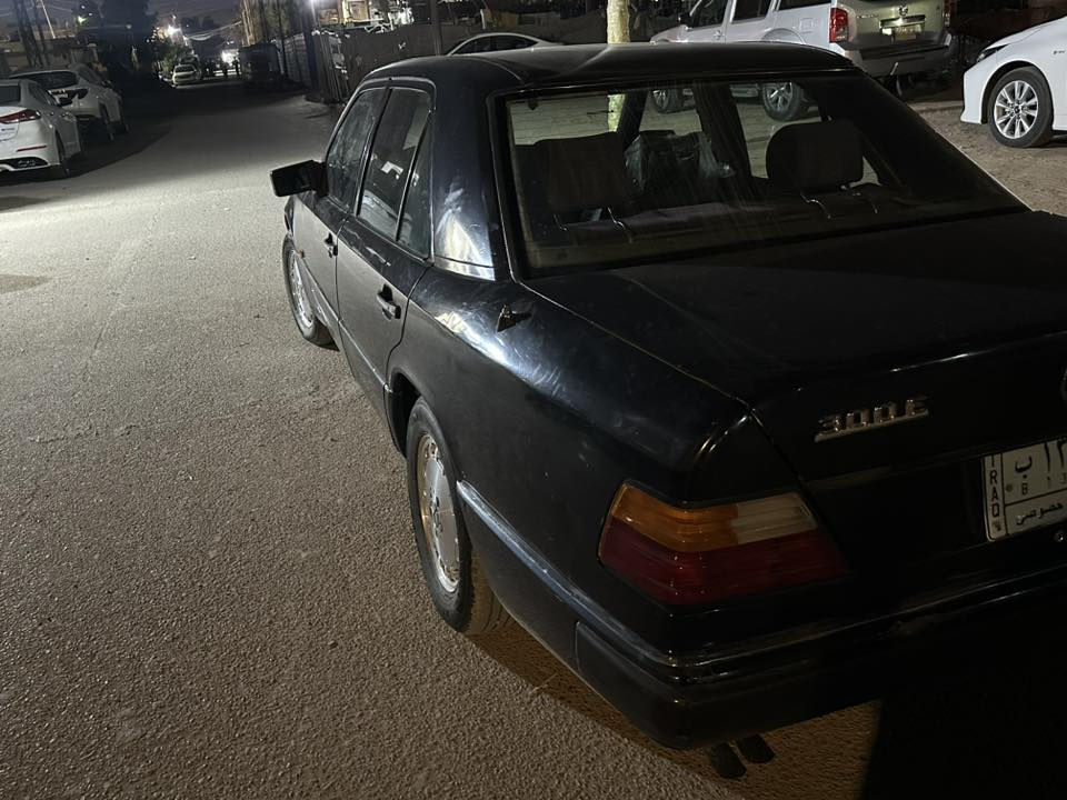 السلام عليكم
مارسدس 300 موديل 91

محور 3000

السياره نضيفه

وكلشي شغال 

رقم بغداد

السعر 60

مكانها الناصريه

*********** او مراوس
