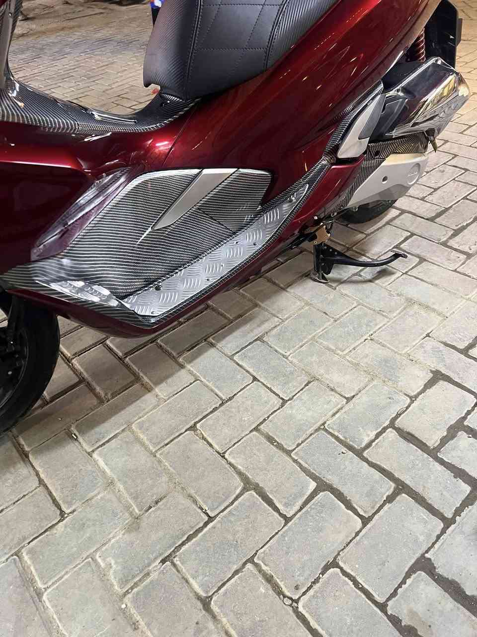 السلام عليكم دراجه جيل ثالث ياباني حجم المحرك 150ماشيه اقل من 7الاف كيلوحساس  ازدحام وحساس استان صالنصه رياضي وبعد هواي شغلات دراجه جديده وناعمه اخوتي اني مو بياع شراي الي تفيده يتصل الي ماتفيده يعبر المنشور وهذا سوك كلشي بس موجود وحلال المسلم بزياده وماعندي مجال اعلق لان اني عل باب الله وهذا رقم مبايلي ***********
