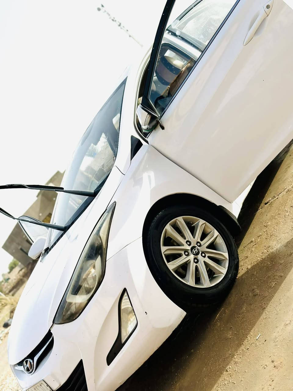 السلام عليكم 

النترا خليجي فول مواصفات ما عدا البصمة ، موديل ١٤ شكل ١٥ رقم واسط هزه وسنوية تنتهي الـ ٢٠٢٧ ، محرك ١.٨ دوش ، شاشة وكامرة وحساس رجوع وفتحة سقف وتحكم ستيرن جهتين ونظام Eco . ويل كب 5حجم ١٦ ، 

السيارة بيها قطعة جاملغ صبغ بدون دواخل وبارد بقبق الجنطة والباقي كفالة ..
بأسمنا بالسيارة مداور يمته ما تريد 

علما السيارة جاهزة برغي ما تخسر عليه مدخلة إدامة قبل سبوع ..
السعر ١٢٠ $ وبيها مجال 

العنوان الديوانية 

للاستفسار الاتصال على الرقم ***********
