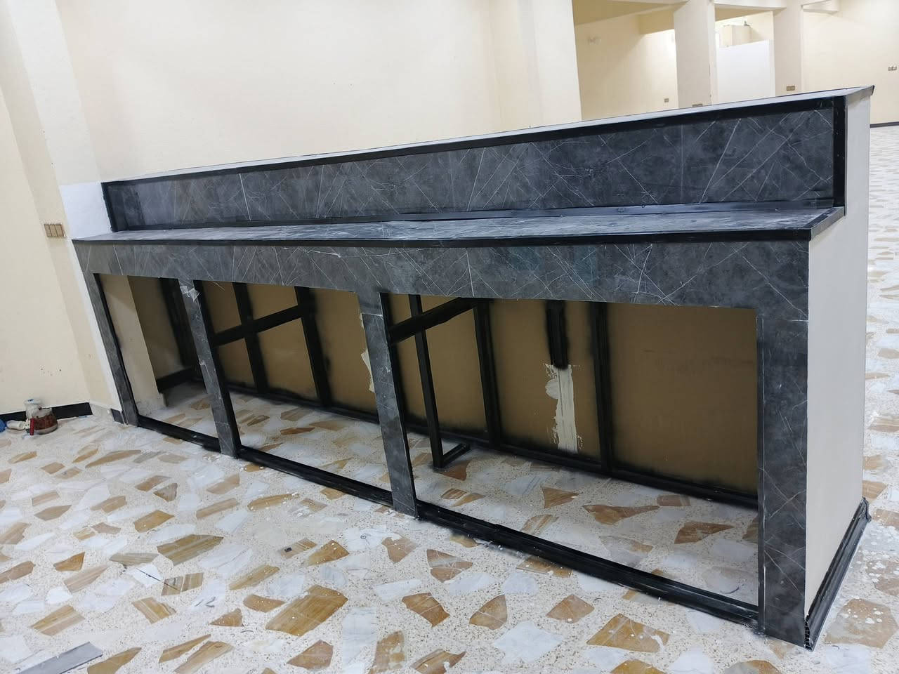 سلام عليكم خلفه صباغ اشتغل جميع انواع الأصباغ والديكور الداخلي والخارجي اتصل وبل خدمه ***********

