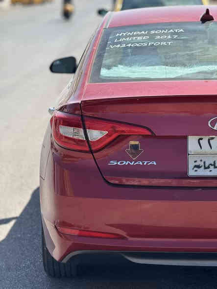 السلام عليكم 
سوناتا 2017 للبيع 
وارد امريكي مكينه 2400 Gdi 
السياره ماشيه 120 ميل 
صور السونار مرفقه بلمنشور 
رقمه سليمانيه القديم 

السياره كلش حلو معوزه شي تخم تاير جديد 
ومشتغلله منضومه عدسات   ولد خليجي سعرهن 350  لايته كلش قوي مكان السياره كوت قضاء الحي
سعر السياره 115 وبيه مجال ترهم اقصاد وحسب القناع 
للأستفسار اكثر 
***********
