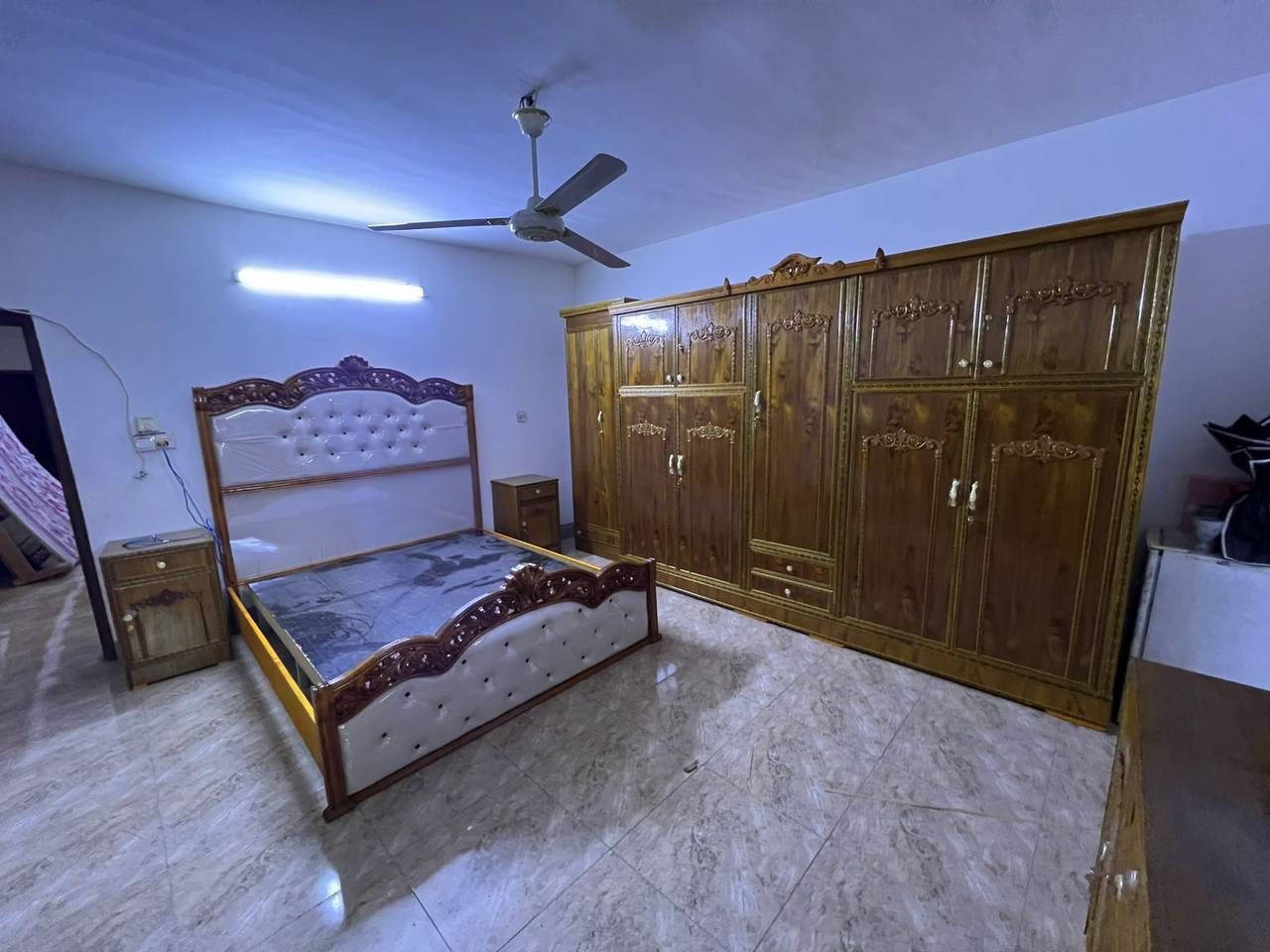 غرفه نوم ٥ باب
الخارج صاج ٤ ملم الداخل عادي ٤ ملم 
القياعده بلوك الضهر جرجوبة براغي 
التوج زان مصري 
شغل فوق الوسط
قياسات الكنتور الارتفاع ٢٣٠ سنتيم
العرض ٣ متر

السعــــر (900 الف )
النقل والشد مجانا داخل بغداد

كوت صويره كربلاء حله ٧٥ الف

نجف ديوانيه فلوجه ديالى ١٠٠

رمادي ١٢٥ الف

عماره ناصريه ٢٠٠
سماوة ١٥٠
صلاح الدين ١٢٥


**إذا كنت صاحب هذا الإعلان وتريد حذفه لأي سبب، رجاءا أرسل رسالة إلى الدعم الفني**