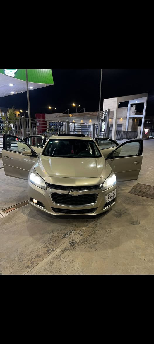 السلام عليكم
ماليبو موديل 2016 مقدس امريكي 
فول عده البصمة 
فتحة
اشاير بل مري 
تحكم ستيرن 
حساس اطفاء بل بريك 
تشغيل عن بعد 
شاشه كامره خلفيه 
شاشه قاصه 
لايت زنون يعمي 
تبريد ثلاجه 
هزه جديده بهاي السنه مجدده 
ورقم دولي مميز 
ملاحضه بس بيه نقص المرايه الجانبيه ‼️‼️
ضربته مال امريكه جاملغ خلفي وباب مبدل الي وره السايق 
وبيه بل عراق جوه البابين حك شبرين صبغ 
غير هذني مابيه السياره اي ضربه 
محرك 2500 
السياره ماشيه 161 ميل وقابل للزياده 

السعر 98 وبيه مجال 
رقم التواصل ***********‬
السكن بغداد العامريه
فقط واتساب أو تخابر ع خط
