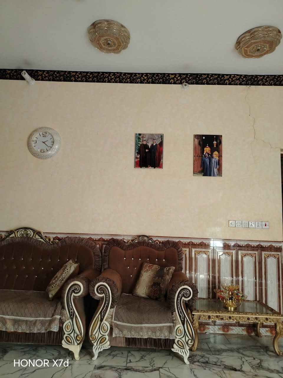 يالله
( البيت طابو صرف حر مداور ثاني يوم )

بيت للبيع طابو صرف حر مداور ثاني يوم بناء حديث المساحه 200 متر البناء طابوق صب كونكريت مسلح حي الجوادين بدايه السايدين الشارع الذي يؤدي إلى الديوانيه السياحي  اول فرع  مقابيل جامع المرحوم  سيدحنويت  ثاني بيت يحتوي على تبليط  ارصفه مقرنص   ومجاري وماء جديد خطين للاستفسار مع صاحب الدار *********** يوجد واتساب
 استقبال 7x4
صاله 4x7
مطبخ 4x5
غرف عدد2
غرفه 4x6
غرفه 4x6
تخاريج عدد 2 داخليه 2 وخارجيه 2
2x2

منور مكشوفه2x4
الصطح شتايكر
صبغ درجه اولى ستوكه الارضيه مرمر تركي الجدران سيراميك
