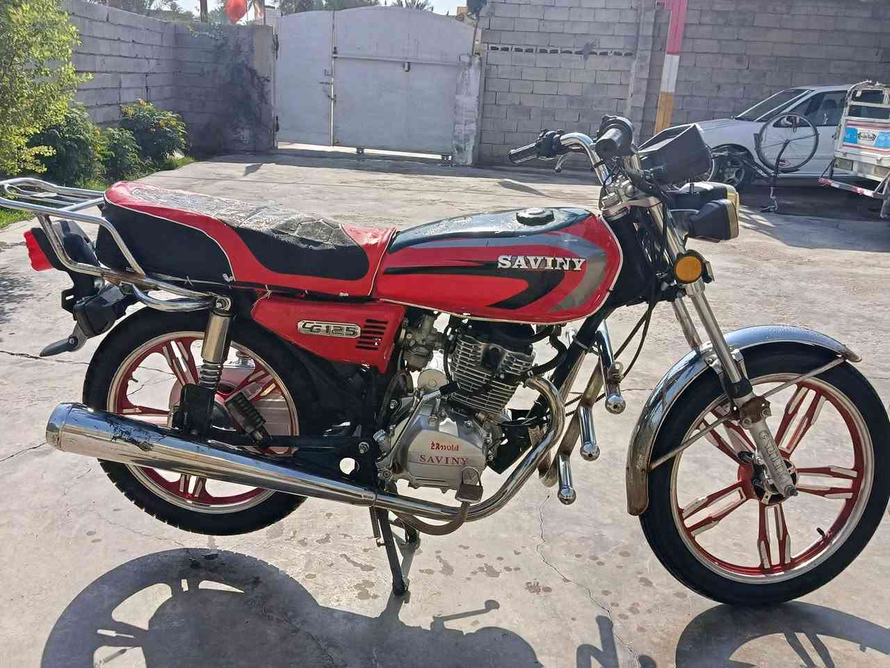 سلام عليكم للبيع دراجة سيفان موديل 21 اورق كامله مكاني ديالى سراجق رقم الهاتف***********السعر450وبيها مجال محرك مامفتوح كهربائيات كله شغاله
