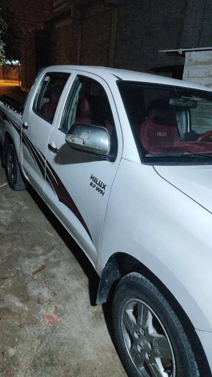 السلام عليكم تويوتا هايلوكس لبيع موديل2014   جديده
تحويل مباشر مشروع وطني مكفول مكينه وكير وشاصي كهربايات  تبريد ثلج 🥶شاصي 12 مكان السياره بصره سعر/175)وبيهه مجال  هاتف ***********
