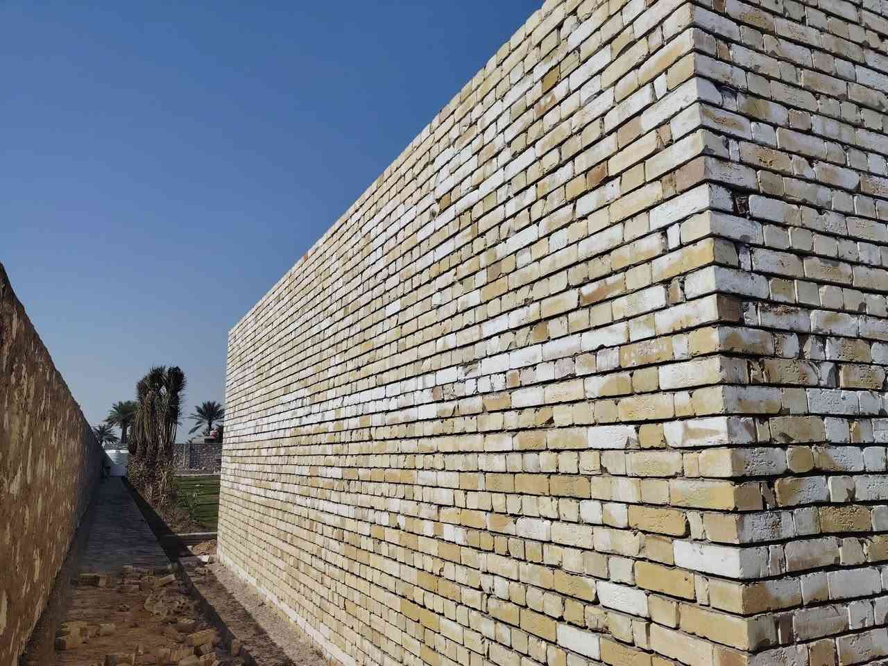 السلام عليكم خلفه بنا درجه ولا بل نجنف فقط ***********
