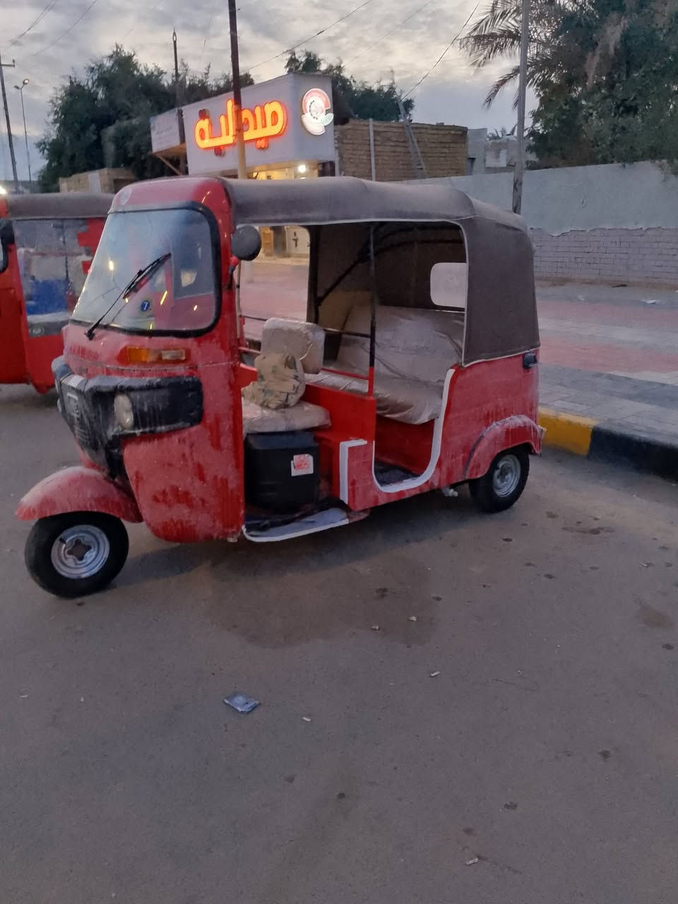 السلام عليكم تكتك 18 حلوه ونضيفه ومرتبه أوراق الوكيل شاكر العنوان المجر الكبير الرقم ***********
