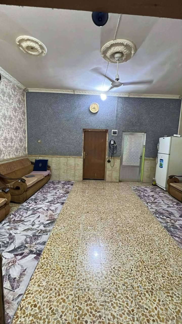 🏡 بيت للبيع – حي الأمين 🏡
📍 الموقع: حي الأمين، قريب على حسينية آل عمر، مقابل ساحة التشجير.
📐 مساحة البيت: 125 متر مربع.
🏠 تفاصيل البيت: ✅ غرفة.
✅ صالة.
✅ مطبخ.
✅ استقبال.
✅ مجموعة صحيات.
🧱 مواصفات البناء: ✔️ بناء طابوك.
✔️ كونكريت مسلح.
✔️ شغل متين ومناسب للسكن.
⭐ موقع مميز وقريب من الخدمات والأسواق.
💰 السعر: 150 مليون دينار عراقي
🔹 يوجد مجال للتفاوض.
📞 للاستفسار والتواصل:
***********
🏠 بيع وشراء وإيجار واستثمار
✨ خطوتك الأولى نحو العقار المناسب
🤝 ثقتكم أساس نجاحنا.
