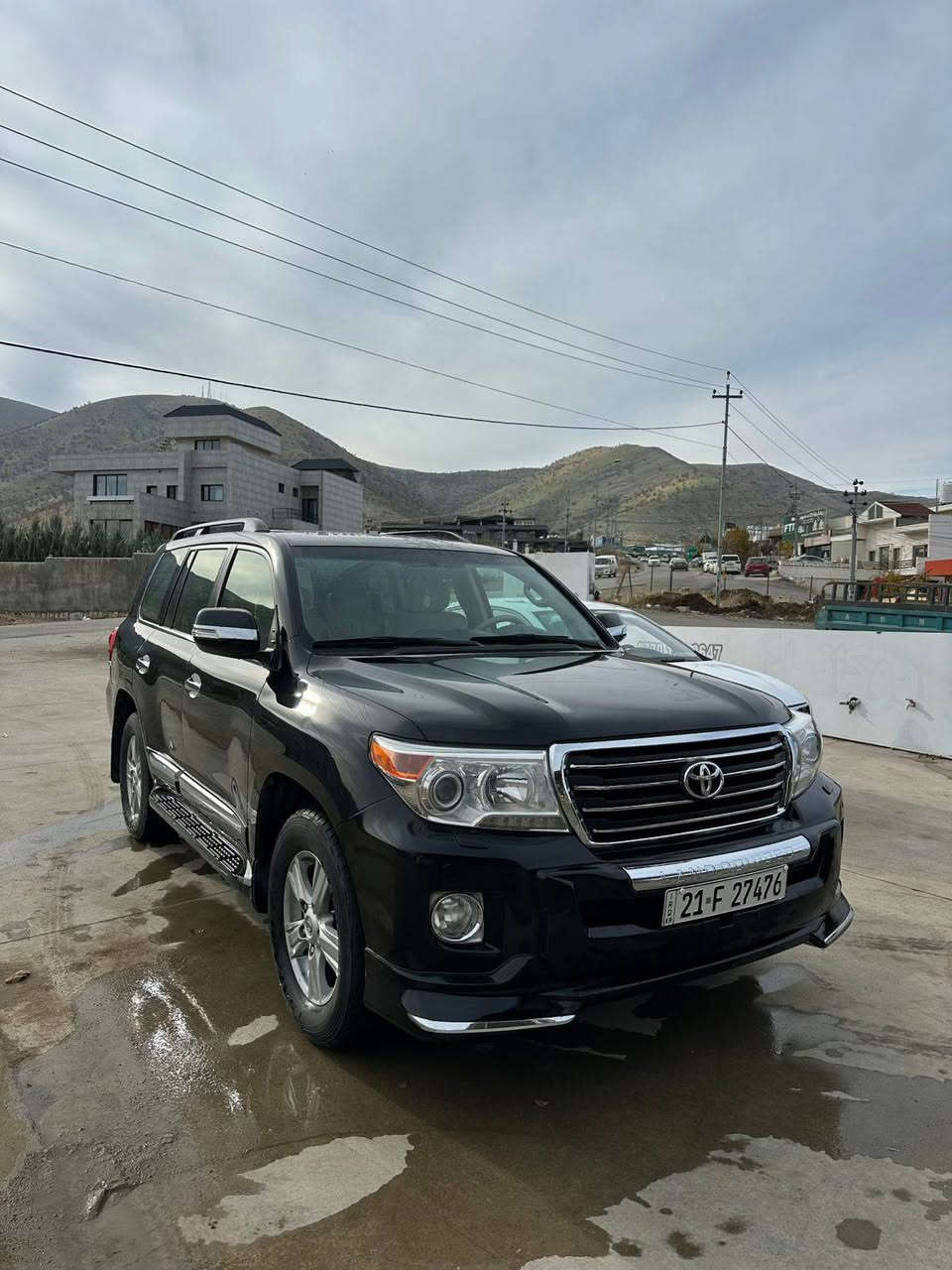 تویتا لاندکروزر 2012
بێ بویاخ
gxr فول 
گێڕو مە کینە بە شە رت نە کراوە تە
سە نە وی تازە یە بە ناوی خۆمەوە یە
142هە زار ڕۆشتە هە مو گیانی لە سە ر شە ریکە یە
شوین سلیمانی
***********
