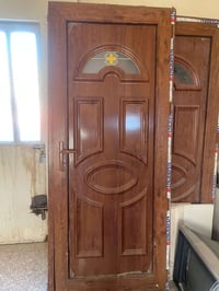 عندي ابواب ( PVC) لون خشابي صاجي جدد لوك وكما موضح بالصور عدد 3 ثلاثة ...