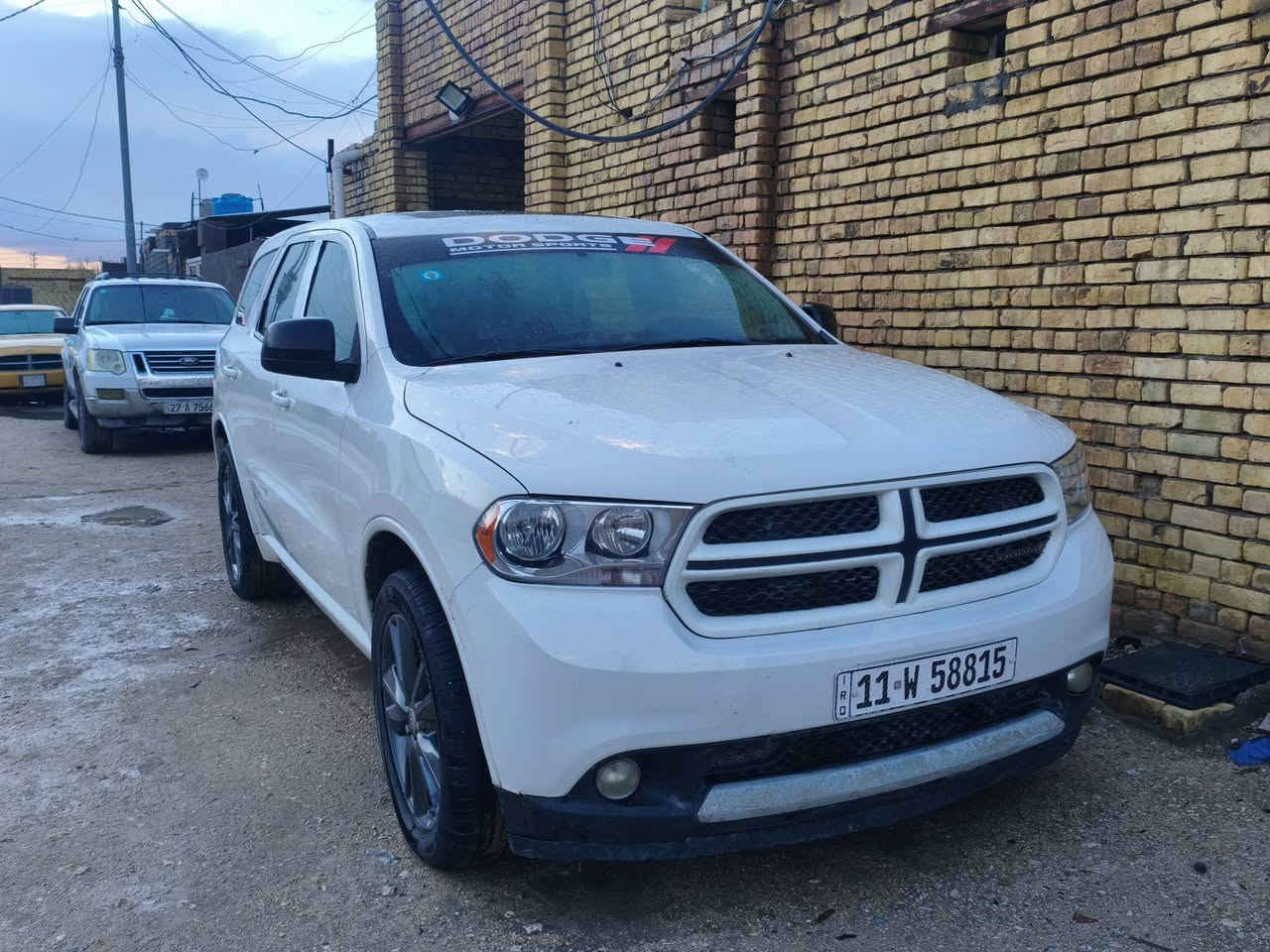 السلام عليكم ورحمه الله وبركاته
دوج دورنكو 2012 
بأسمي مداورة ثاني يوم هزه جديده
السياره بدون ضربه فقط رشات صبغ 

السياره خير من الله مال جناي 

سعر 165 وبيه مجال حك الجيه
*********** مكان ناصرية 

أو مراوس حسب القناعه
