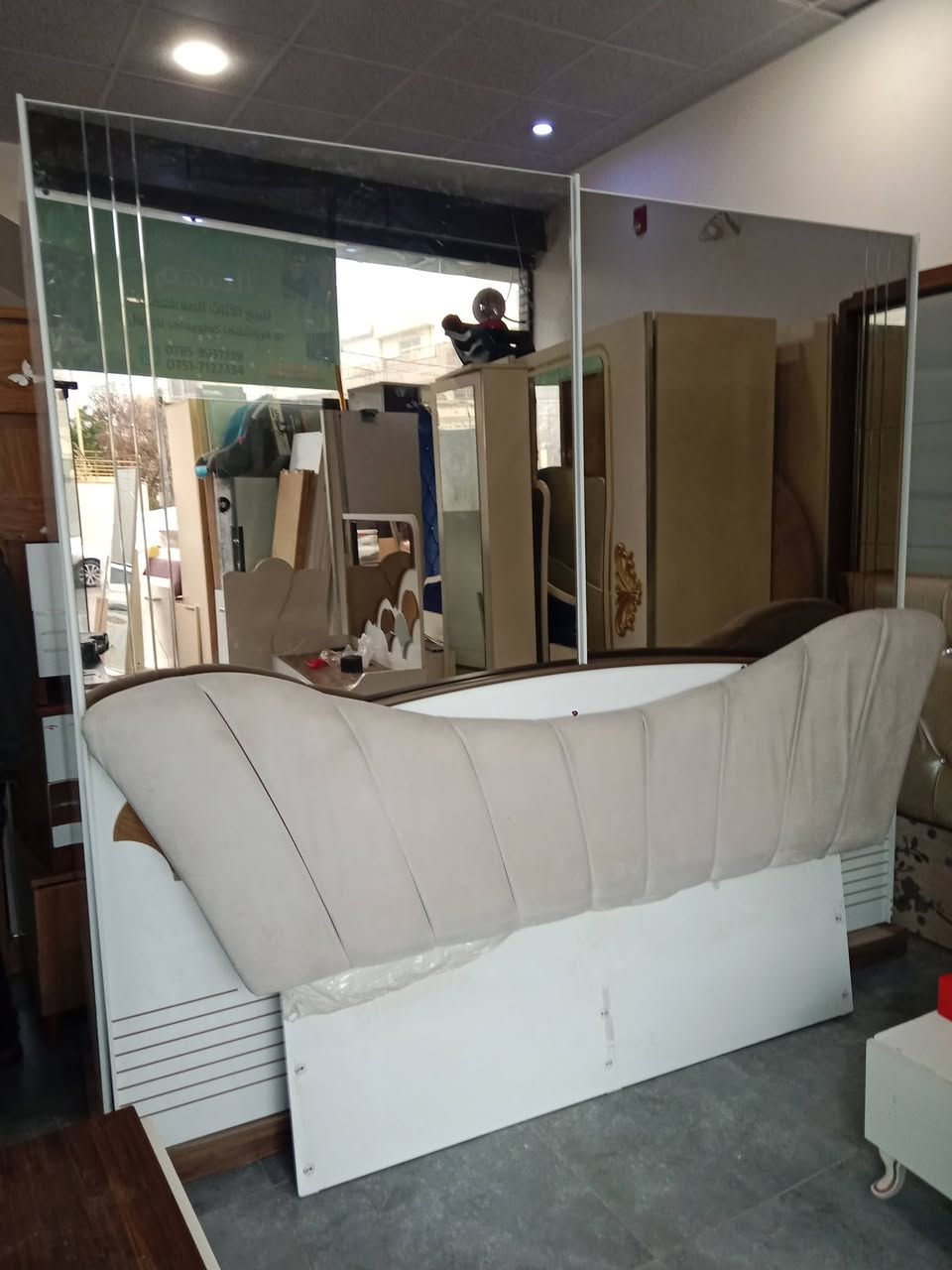 غرفة نوم للبيع مع شد ونقل ودوشك سعر 400 للتواصل ***********
