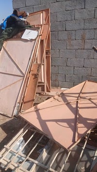 بيبان وشبابيك باله نضيفات كلمن وسعره اليريده يجي يشوفهن ويدلل ٠٧٨٨١٠٩١...