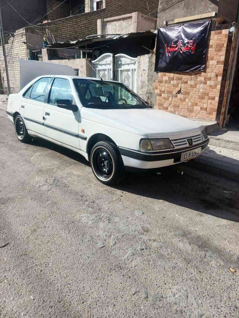 السلام عليكم بيجو جيلكس 405 
مكفوله كفاله عامه السياره جاهزه من عدا الكمبريس
سياره ب السياره ب اسمي سنويه ل 31 
للاستفسار ***********
