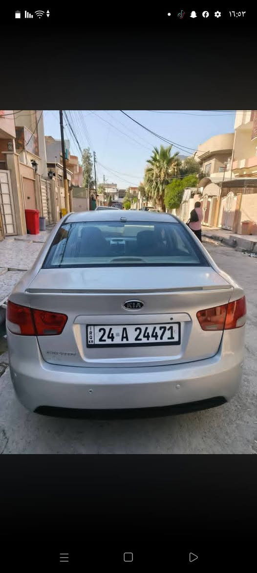 السلام عليكم السيارة للبيع 
بيهة صبغ قليل 
السيارة باسمي شرط التحويل 
السعر ٧٥
للتواصل على الرقم  ***********

