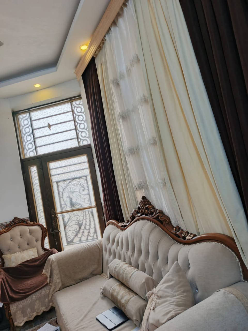 بيت 100م كربلاء ..الانتفاضه الثانيه
طابقين 
الطابق الأول غرفة نوم وصاله ومطبخ واستقبال 
الطابق الثاني غرفتين نوم وصحيات 

خلف ابنية المحافظة الجديده بناء2020
السعر جوه السوك 185
اتصل ***********
