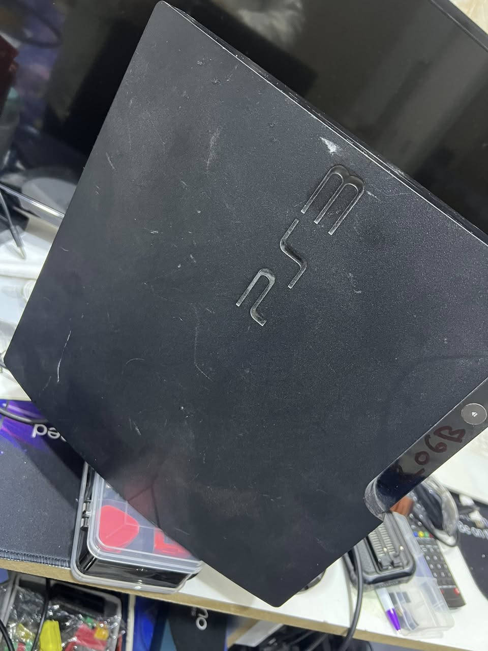 بلي 3 مهكر للبيع بدون ملحقات  انطيك ويا 5 جوستك هذني هديه 2 شغلات ولبقيه مشاكل  السعر 100 الف وبي مجال *********** موجود توصيل جميع المحافظات
