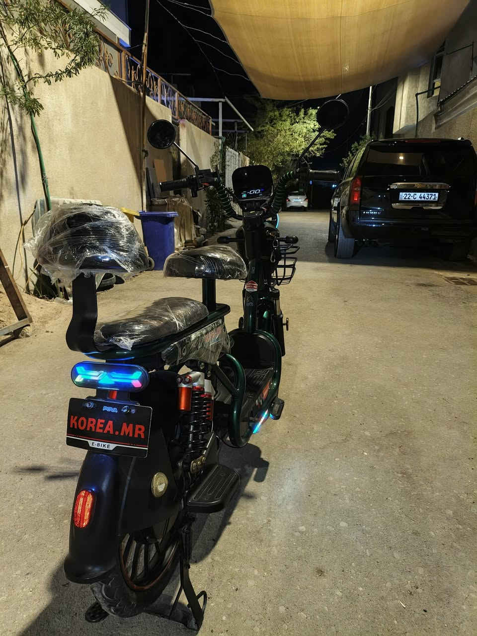 السلام عليكم دراجه شحن للبيع او مراوس بدراجه بانزين ..
خمس بطاريات 

ولدراجه جديده وكلشي شغال بيها 

 السعر المطلوب 300 الف وبيها مجال 

العنوان البصره ابي الخصيب شارع ابو كوصره 

للتواصل ***********
