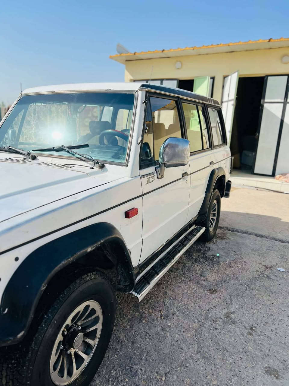 السلام عليكم للبيع باجيرو مديل 91 رقمها نجف سنويه صاقطه مالتها سياره مكفوله كير ومكينه كهربايات كلها شغاله تخم تاير تحويل مباشر سعرها 55 وبيه مجال شراي يتصل *********** عنواني محافظة واسط رجان الموشراي لايتعبني فدوه
