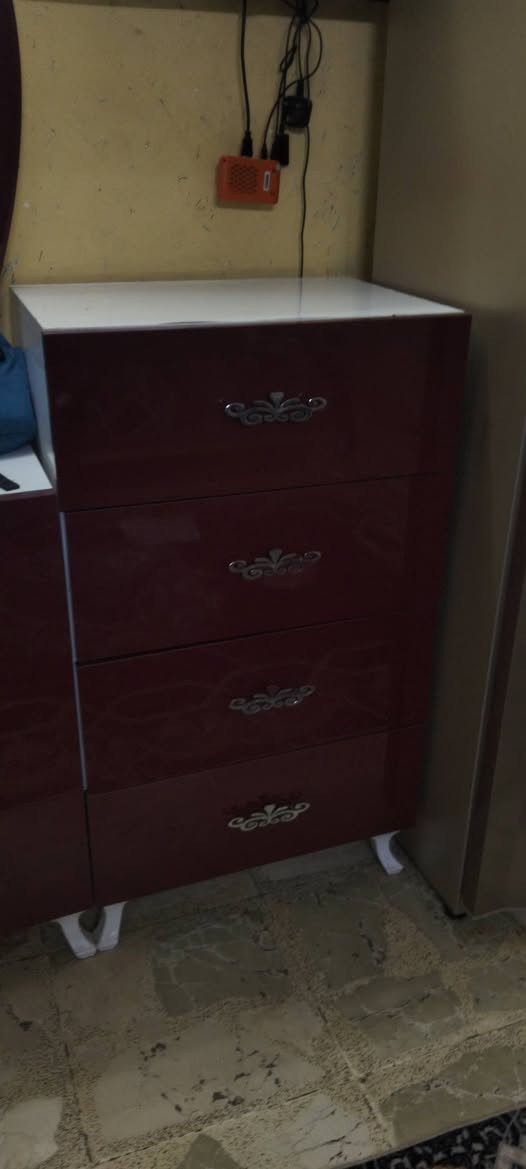 السلام عليكم غرفه تركيه مستعمله للبيع سعر 100 وبيها مجال بسيط مستعجل على البيعه الرقم***********
