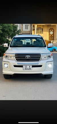 سياره البيع لاندكروز موديل 14رقم بغداد سياره بريم فول موصفات ماشيه 142...