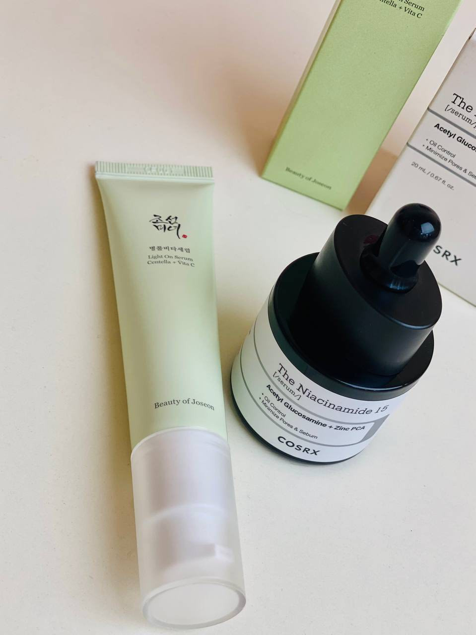 ✨ عرض البشرة الزجاجية – إشراقة، صفاء ولمعة صحية ✨
إذا تحلمين ببشرة صافية، ناعمة وتلمع لمعة طبيعية بدون فلاتر، هذا العرض معمول خصيصًا إلج 🌸
1️⃣ سيروم Beauty of Joseon Light On Serum (Centella + Vitamin C)
هذا السيروم يتميز بتركيبته الخفيفة والسريعة الامتصاص، يحتوي على فيتامين C لتفتيح البشرة وتوحيد لونها، ويساعد على تقليل البقع وآثار الحبوب.
مستخلص السنتيلا يهدّي البشرة ويقوي الحاجز الجلدي، يخلي البشرة ناعمة ومشرقة بدون أي تهيّج.
مثالي للبشرة الباهتة، المتعبة واللي تحتاج إشراقة طبيعية ولمعة صحية.
✨ الفائدة:
تفتيح – إشراقة – نعومة – توحيد لون البشرة

2️⃣ سيروم COSRX The Niacinamide 15
سيروم قوي ومركّز بالنياسيناميد بنسبة 15%، يشتغل على تقليل إفراز الدهون، تصغير مظهر المسام، وتنقية البشرة من الشوائب.
يحتوي على Zinc PCA و Acetyl Glucosamine اللي يساعدون على توازن البشرة وتقليل اللمعان الزائد مع الحفاظ على ترطيبها.
يناسب البشرة المختلطة والدهنية والمعرّضة للحبوب.
✨ الفائدة:
تقليل المسام – تنظيم الدهون – صفاء البشرة – ملمس ناعم

🚘يوجد خدمة توصيل لجميع محافظات العراق ٤ الاف🚘


**إذا كنت صاحب هذا الإعلان وتريد حذفه لأي سبب، رجاءا أرسل رسالة إلى الدعم الفني**