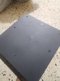 ps4 سلم مهكر للبيع الجهاز نظيف وممفتوح يجي ويا 2 جويستك وحده أصلية وحد...