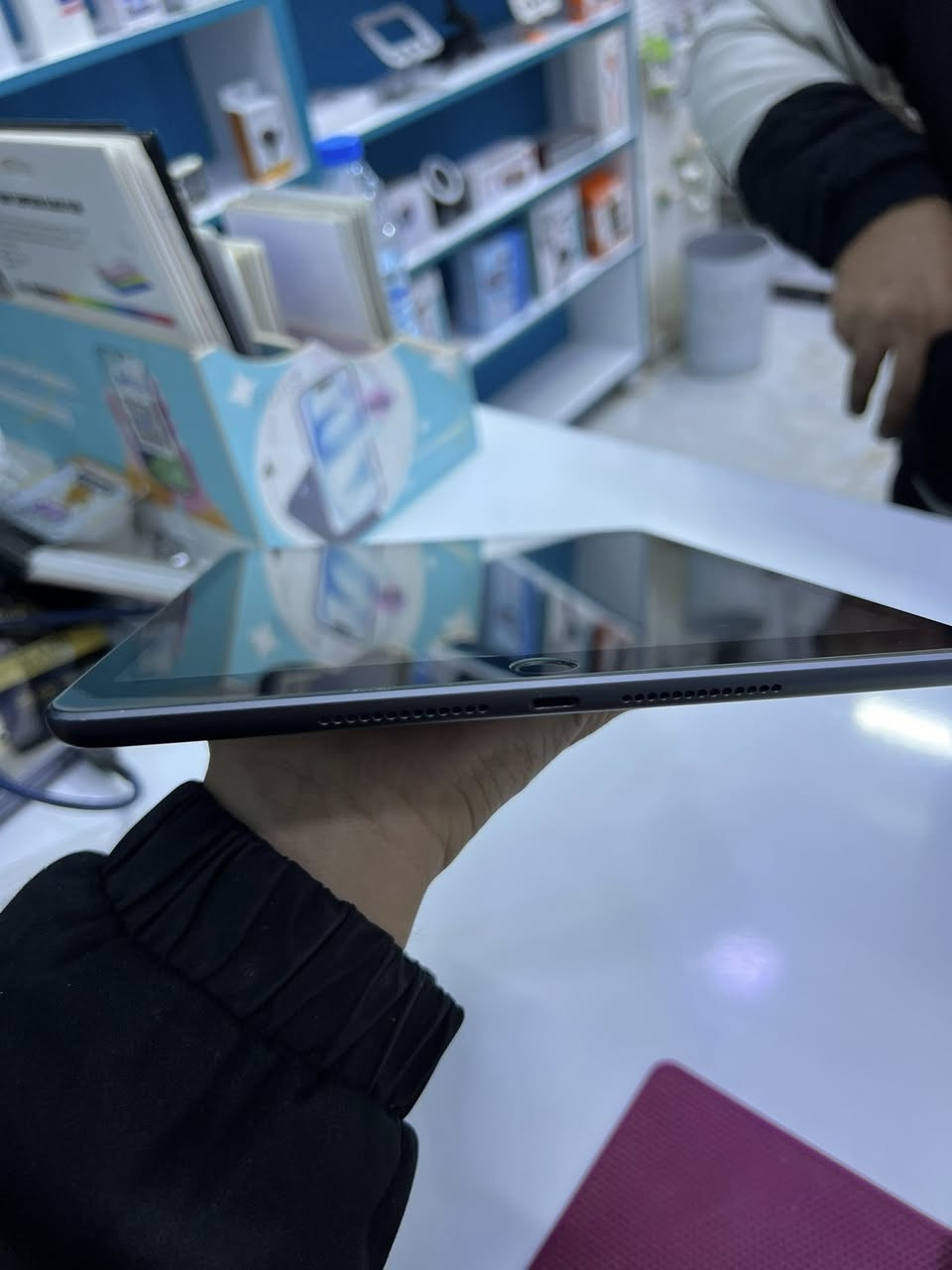 السلام عليكم ايباد 9
ذاكره 64 بطاريه 88 
كامل ملحقات 
الحله ثوره
***********
