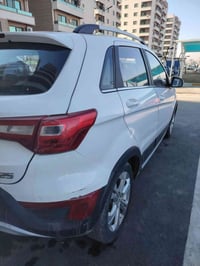 بيها شاشة   بلوتوث   مثبت سرعة    حساسات خلفية   ماشية ١٠٠ الف كلم   م...