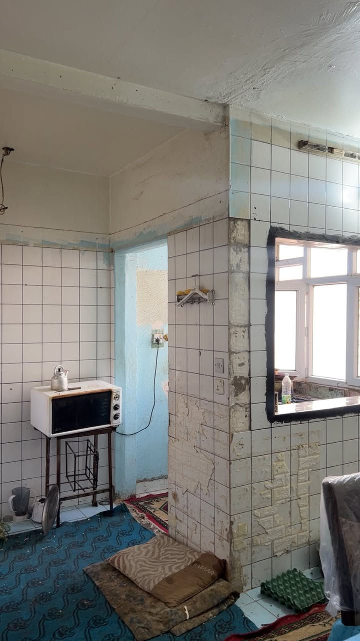 السلام عليكم
 شقه طابق ارضي لبنانيه للبيع عماره 153 مربع الحفاره يوجد مشتمل من ضمن الشقه مشتمل يتكون من مطبخ وغرفه نوم 
تتكون الشقه من 3 غرف نوم واستقبال ومطبخ وصحيات وحديقه الشقه مناسبه لاقامه عائلتين 
للاستفسار *********** 
السعر 30
